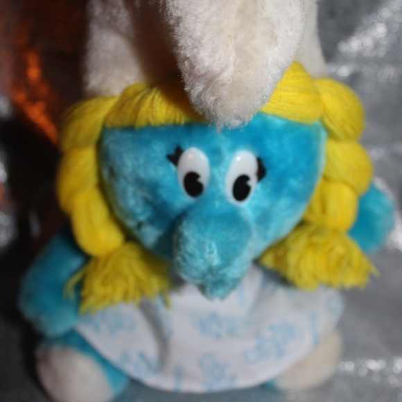 1981 collectible Smurfette plush toy - Picture 6 of 16